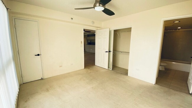 Building Photo - 2bd 2bath unit available now at Country Club Village 4!!