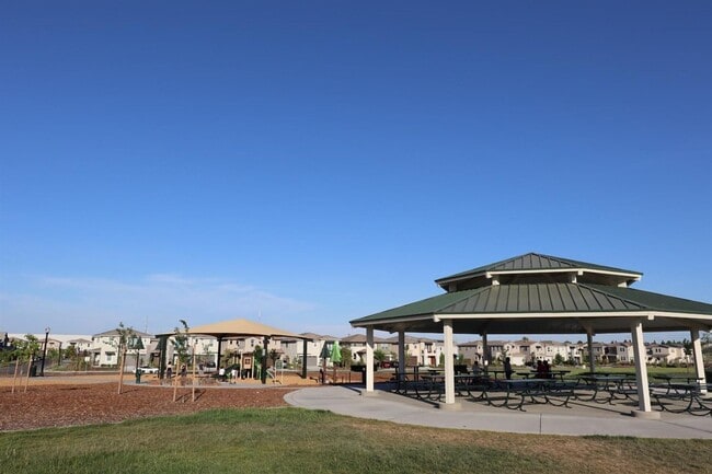 Building Photo - Resort-Style Living in Natomas Meadows | 4BD + Clubhouse & Pools SEE VIDEO