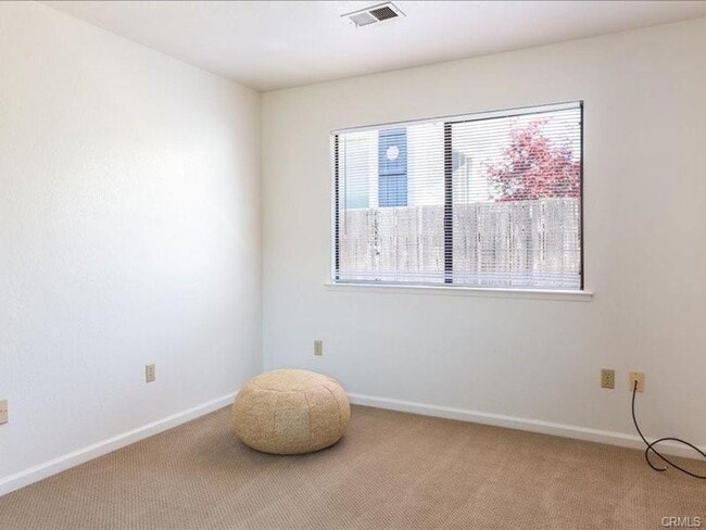 Building Photo - Spacious 3-Bedroom by Meadow Park with Lar...