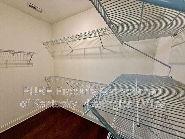 Building Photo - 242 Ikebana Dr