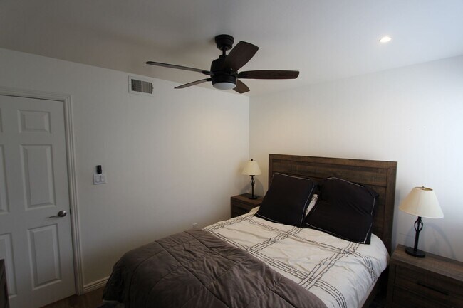 Building Photo - 3200 S Litzler Dr