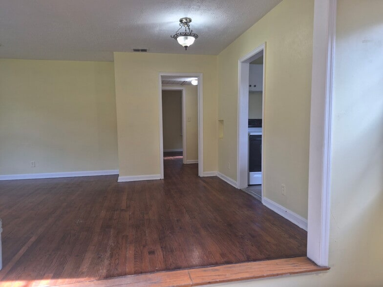 Building Photo - 2552 Treemont St
