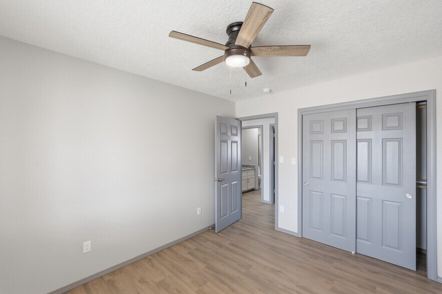 Building Photo - 855 W Castillo Ave