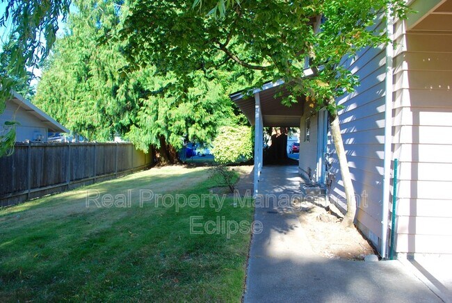 Building Photo - 6130 W Beech St