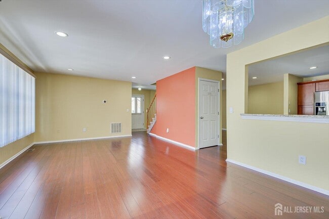 Building Photo - 160 Vasser Dr