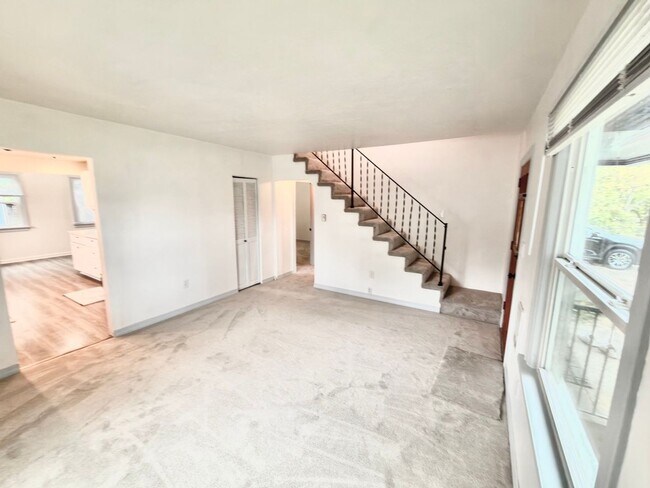 Building Photo - Charming Everett Home with Spacious Backyard, Garage, and Bonus Flex Spaces