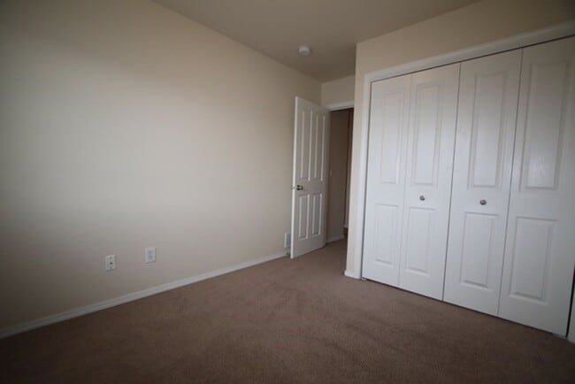 Building Photo - 3 Bedroom Condo in East Anchorage!