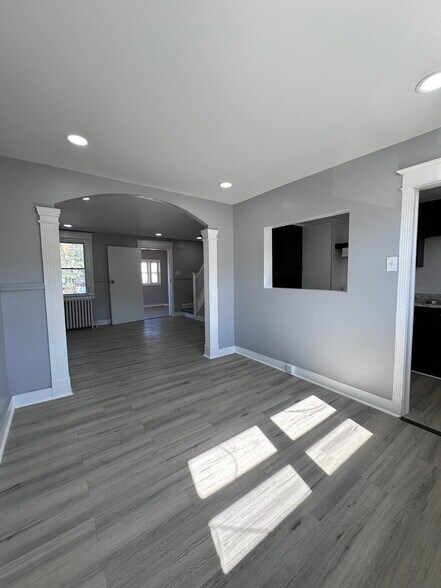 Building Photo - 7050 Clinton Rd