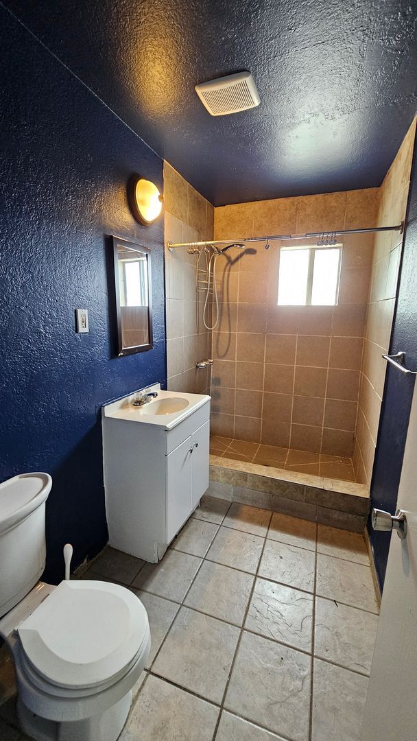 Building Photo - Coming Soon 3 Bd 1 Ba Home in East Bakersf...