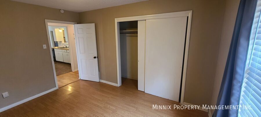 Building Photo - 210 N Glenwood Dr