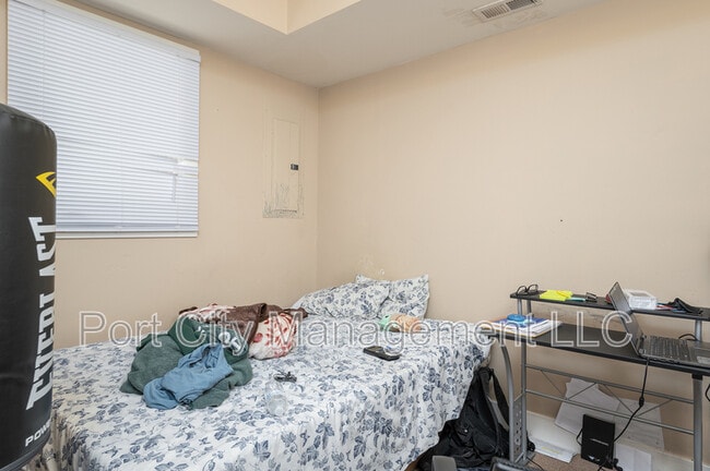 Building Photo - 9 Yogurt Ln