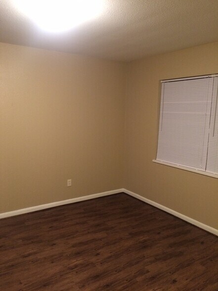 Building Photo - 221 Mitchell St