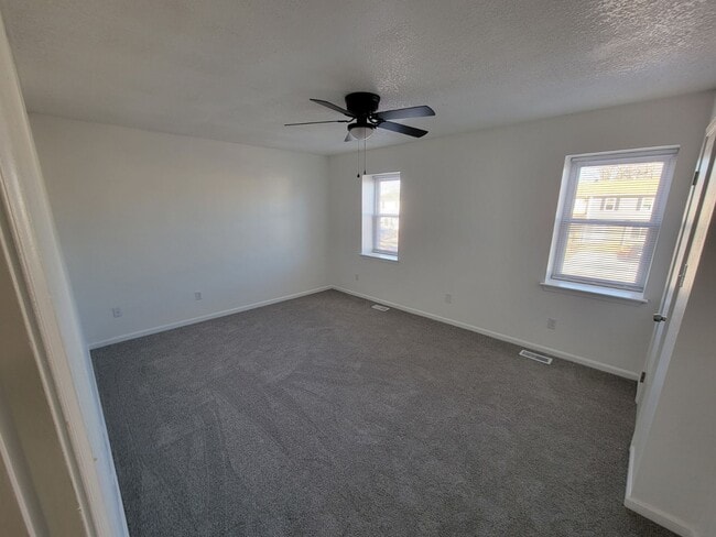 Building Photo - 1550 Fairfax Dr