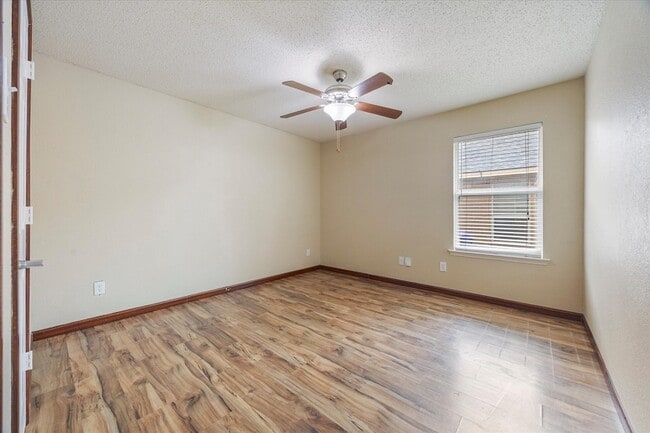 Building Photo - 2701 Redwood St