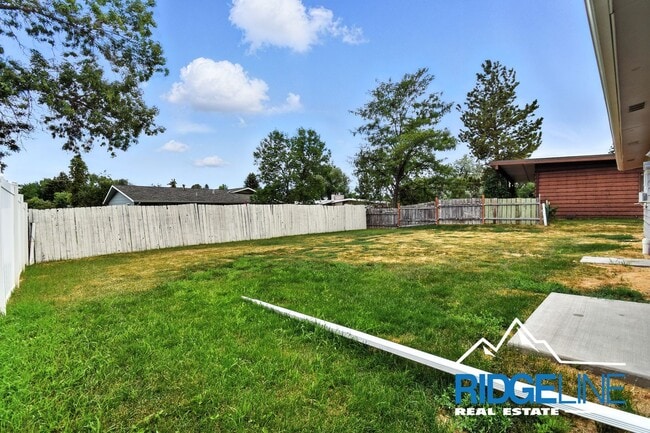Building Photo - Fox Farm one level home ready for you to e...