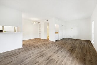 Building Photo - 2425 Augusta Dr