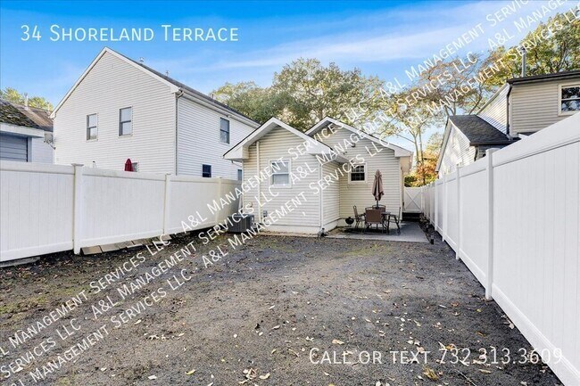 Building Photo - 34 Shoreland Terrace