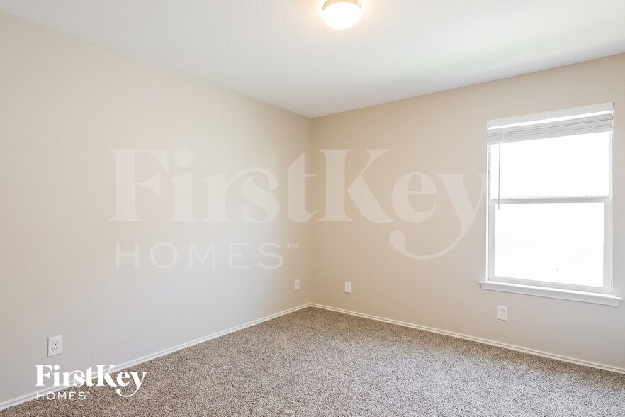 Building Photo - 1811 Buescher Path