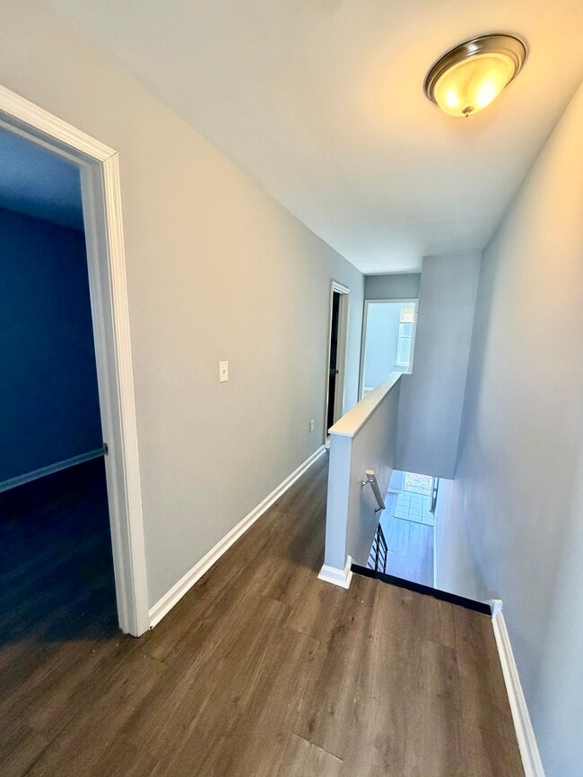 Building Photo - 2035 Watkins St