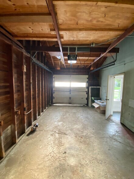 Building Photo - 377 Parkside Dr