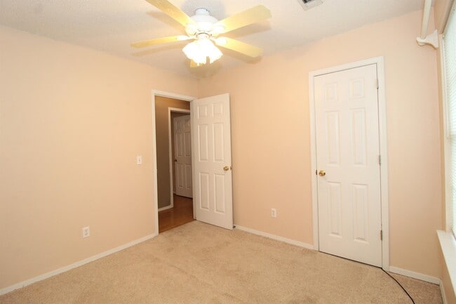 Building Photo - 3152 Parkway Dr