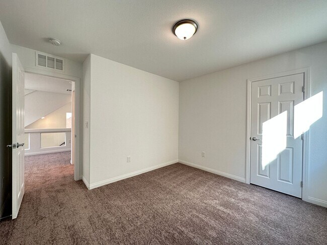 Building Photo - Robindale & Westwind