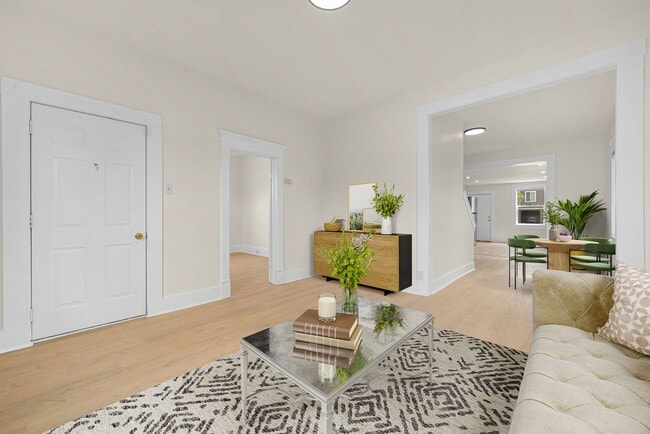 Building Photo - Newly Remodeled Home Available Now!