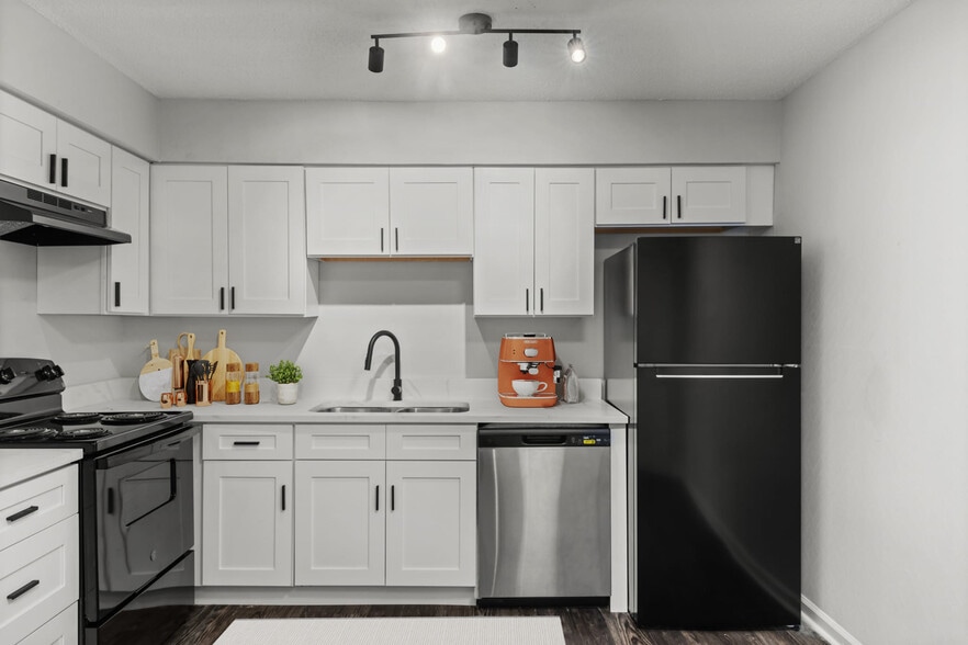 Building Photo - Hazelwood Forest Apartments