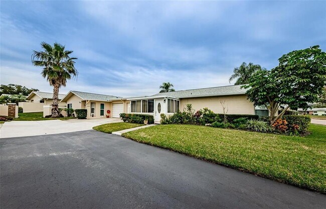Building Photo - 2739 Sherbrooke Ln