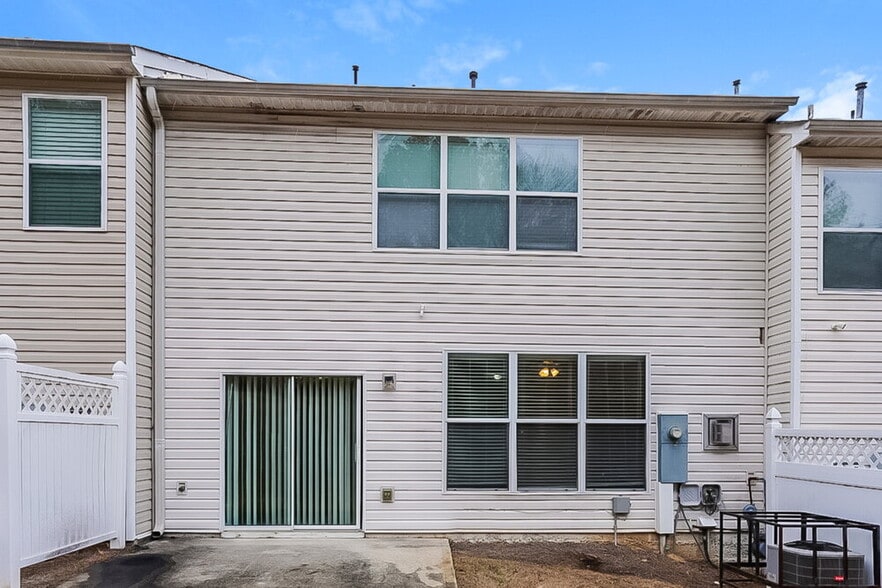 Building Photo - 95 Golden Pine Rd