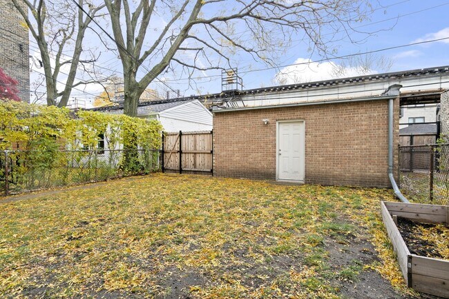 Building Photo - 1307 W Newport Ave