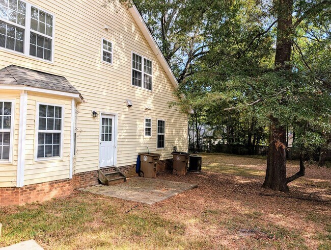Building Photo - 830 N Taylor St