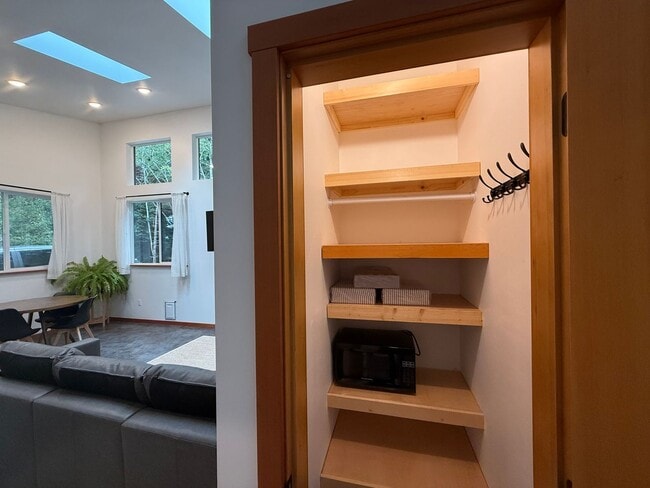 Building Photo - Furnished Modern Home for Rent – 2 Bedroom...