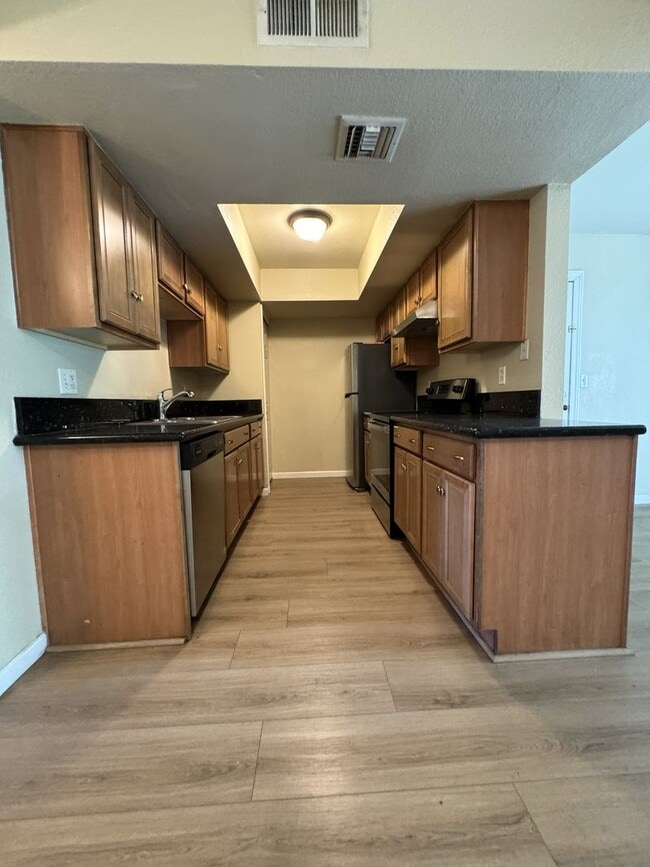 Building Photo - Melrose District 2 Bed Condo - Half Off First and Second Month