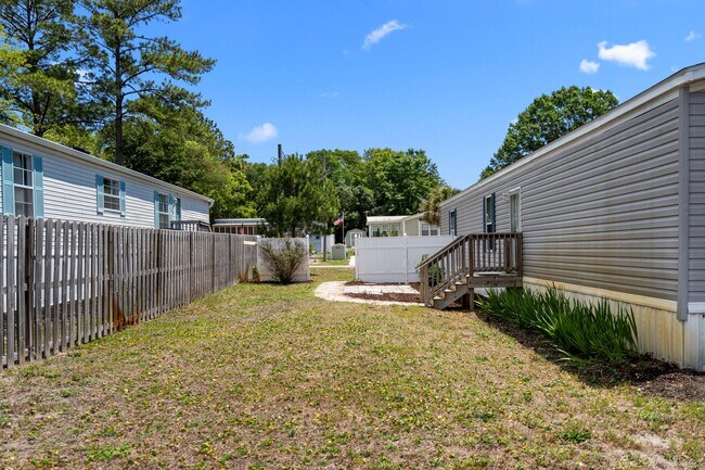 Building Photo - 2039 Elmwood St SW