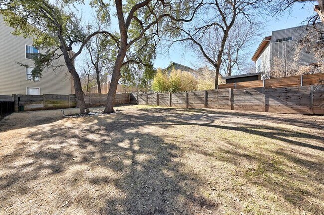 Building Photo - 2804 S 1st St