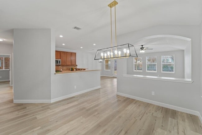 Building Photo - 3529 Shiraz Loop