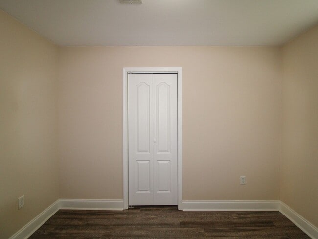 Building Photo - 140 Meadows Ln