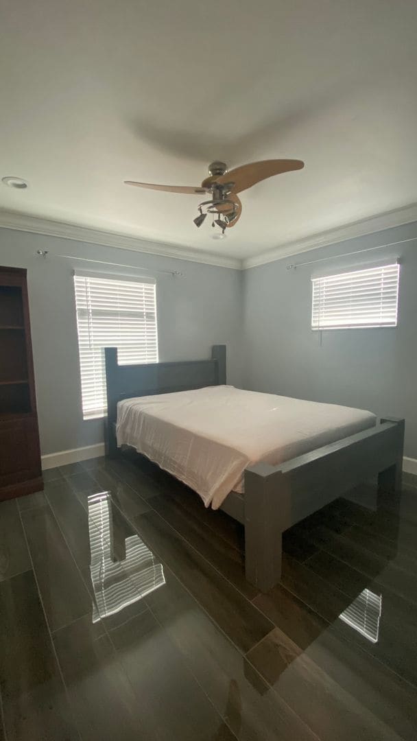 Building Photo - Stunning Remodeled 3BR Home Minutes from Beaches & Shopping