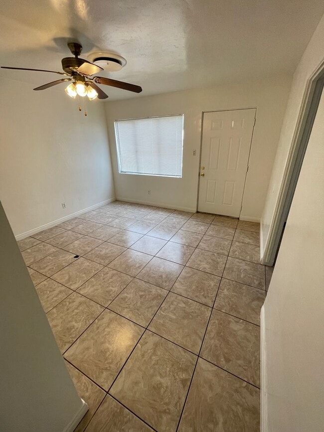 Building Photo - 803 Knotts St