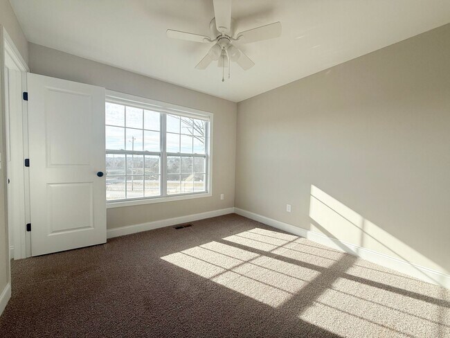 Building Photo - 5200 Oak Pt Ct