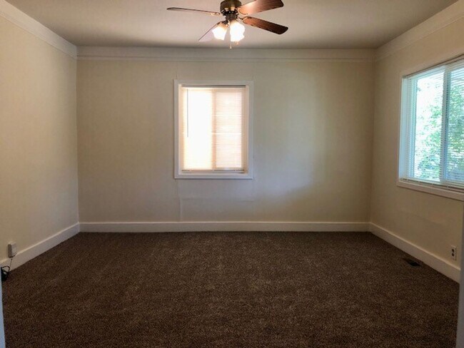 Building Photo - Charming 2 bedroom, 1.5 bath home in Old Folsom near Sutter Street