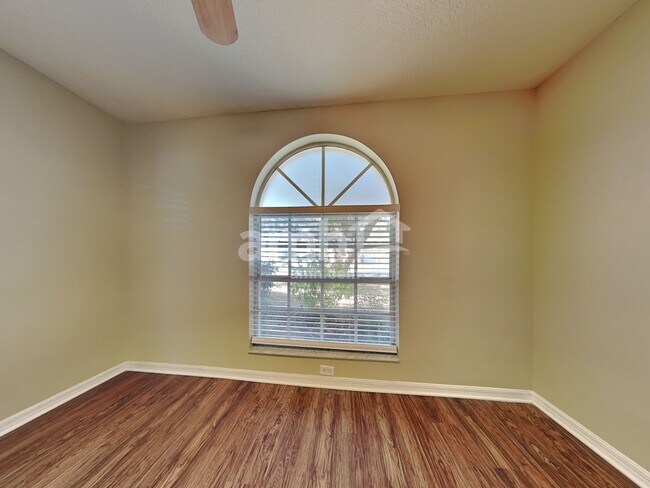 Building Photo - 24446 Landing Dr