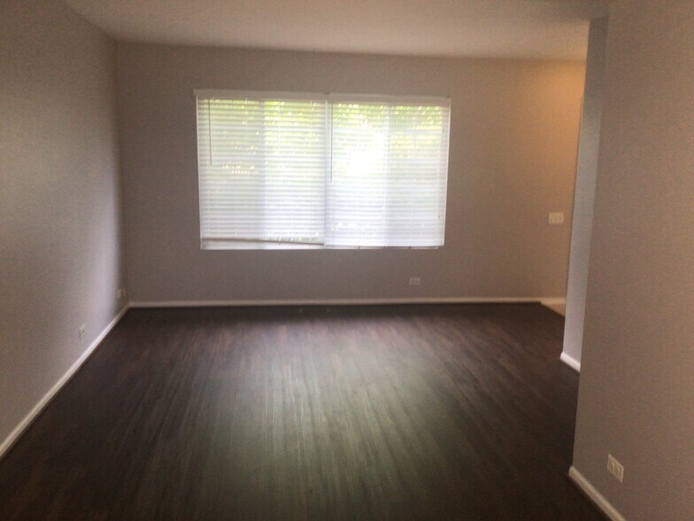 Building Photo - 97 Suffolk Ln