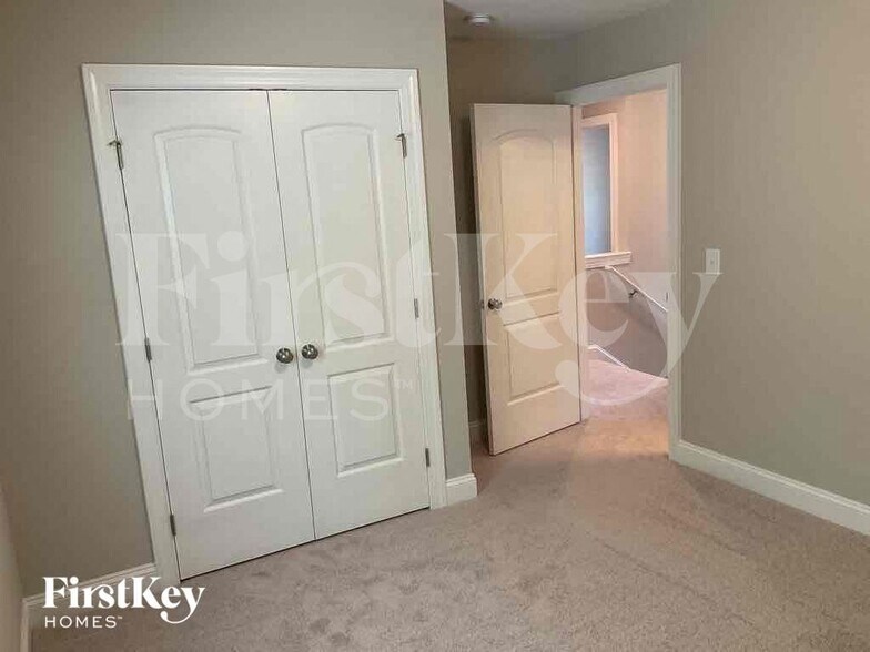 Building Photo - 2041 Samantha Dr