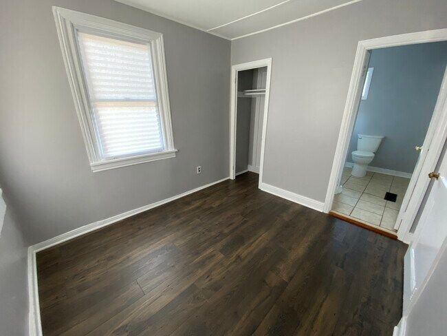 Bedroom - 29 E Pomfret St