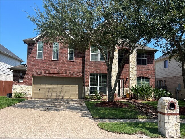 Primary Photo - 411 White Oak Pointe Dr