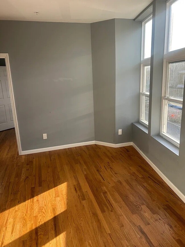 Building Photo - 231 Dayton Ave