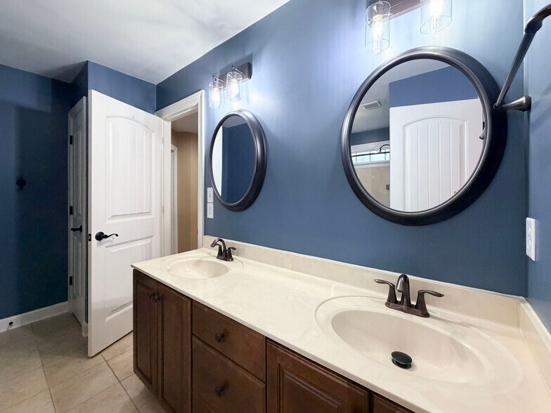Building Photo - 5604 Pine Rock Ct