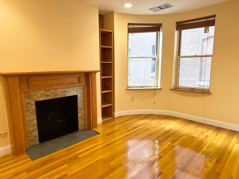 Building Photo - 96 Gainsborough St